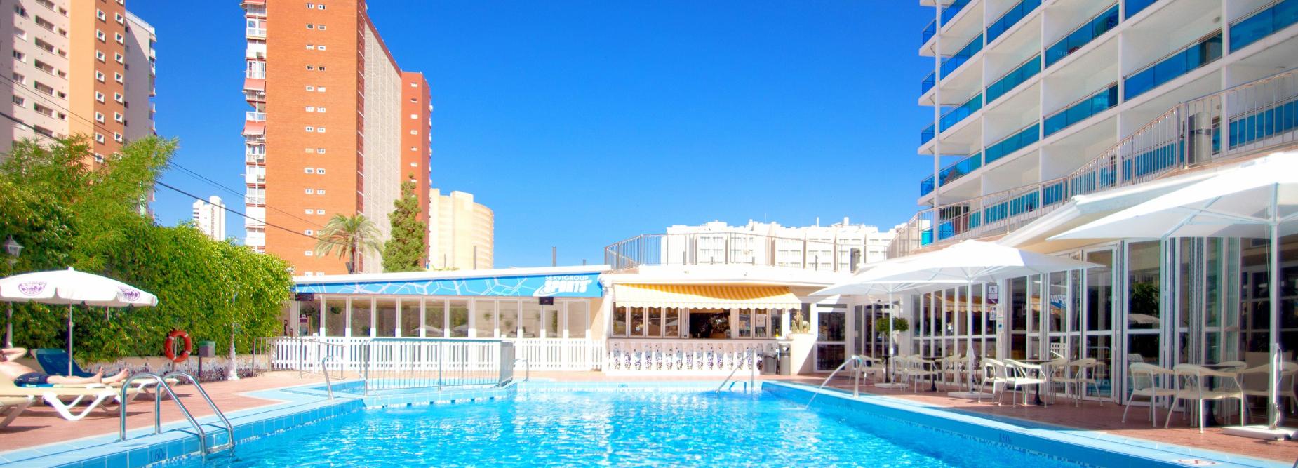 Piscina Hotel Nereo en Benidorm