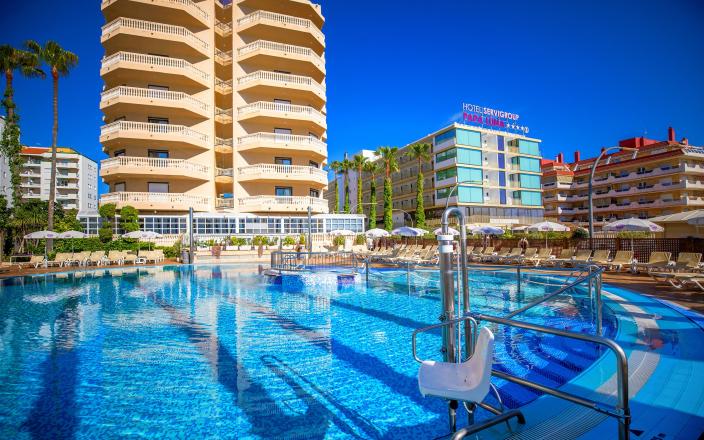 Piscina exterior Hotel Papa Luna