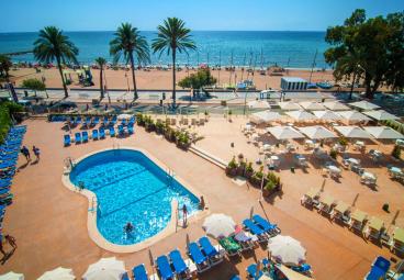 En primera línea de playa hotel Trinimar
