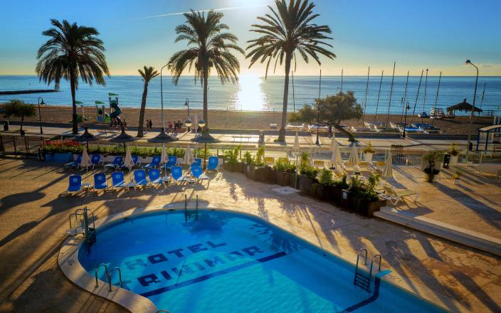 Piscina exterior Hotel Trinimar