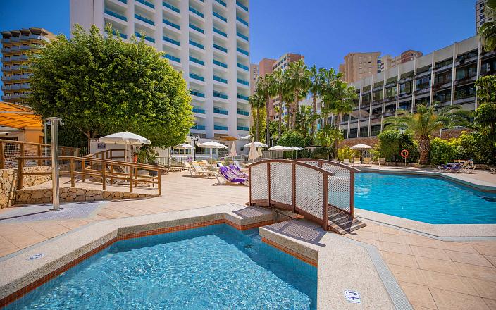 Piscina hotel Castilla