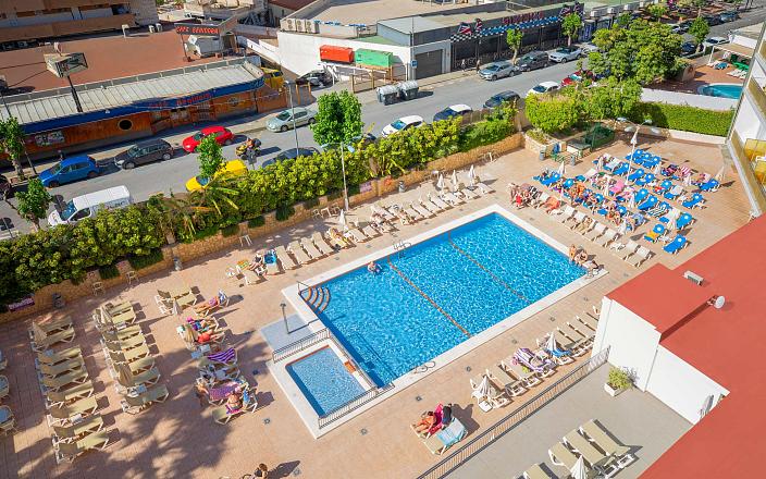 Piscina del Hotel Orange