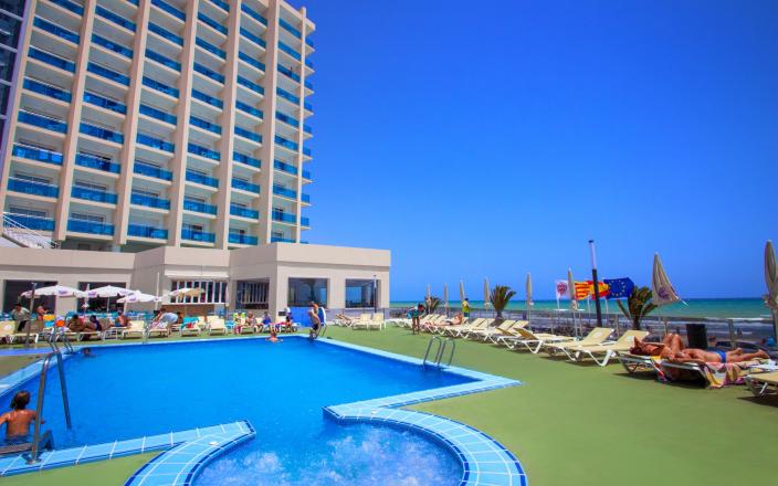 Hotel Koral Beach piscina