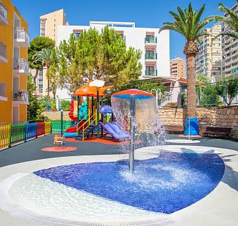 Parque y piscina infantil