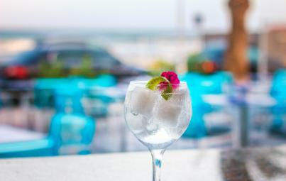 Bar Las Olas en el Hotel Koral Beach