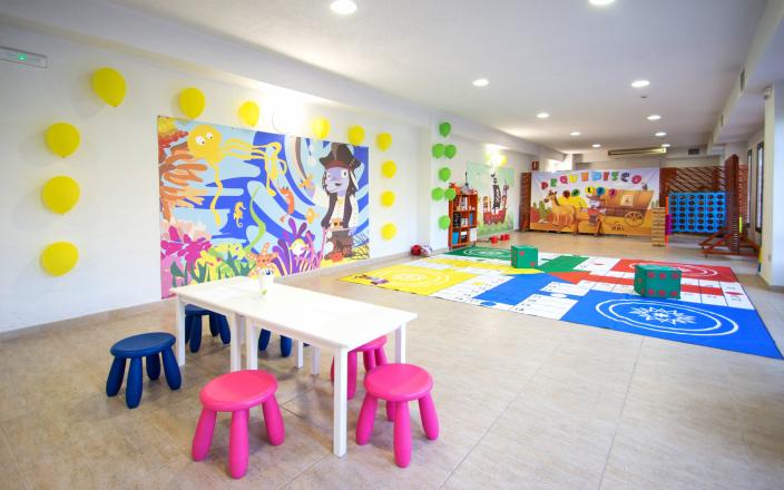 Mini club en el hotel Trinimar