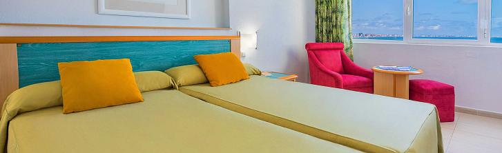 Habitación Doble con Amplio Ventanal