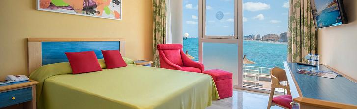 Habitación Doble con Amplio Ventanal