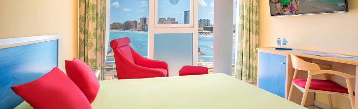 Habitación Doble con Amplio Ventanal