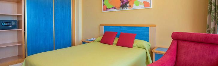 Habitación Doble con Amplio Ventanal