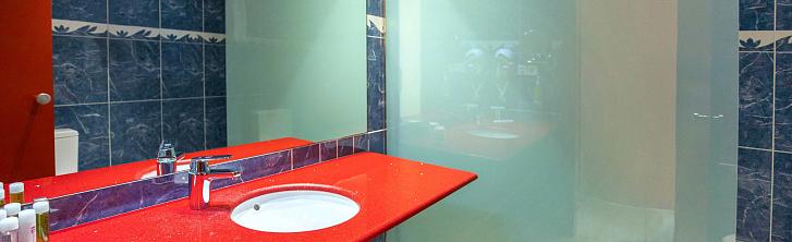 Habitación Doble con Amplio Ventanal