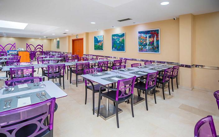 Sala restaurante hotel Pueblo de Benidorm