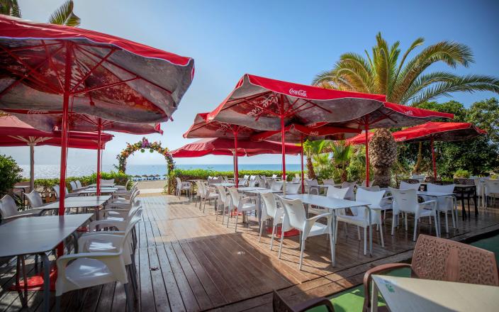 Chiringuito Hotel Marina Playa a pie de playa en Mojácar