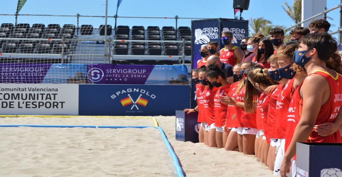 Jugadores de balonmano playa