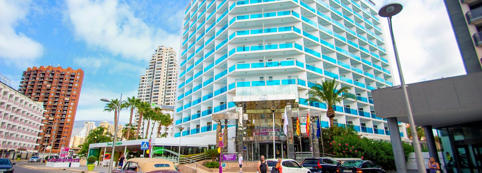 Entrada del hotel Calypso Benidorm