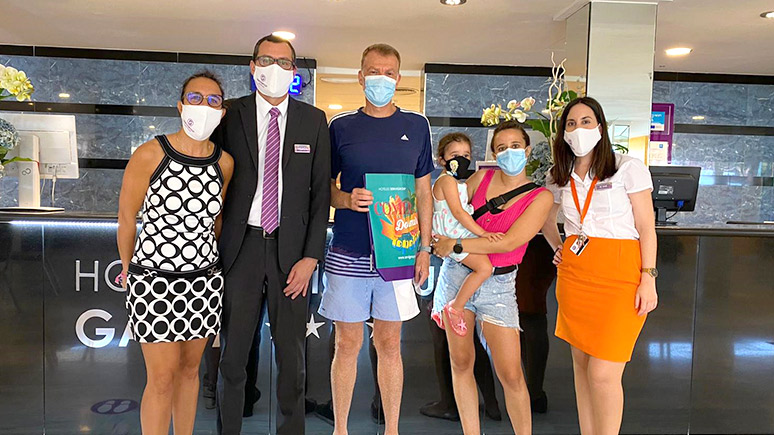 Lleganda al hotel Llegada a recepción