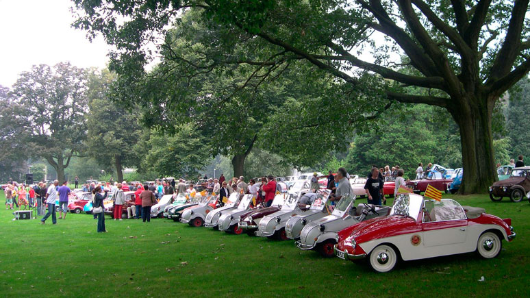 Concentración de microcoches en los Países Bajos Clàssic Motor Club del Bages