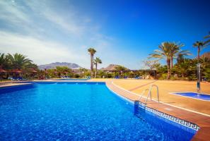 Piscina del Hotel Marina Playa en primera línea del mar en Mojácar