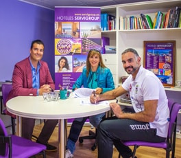 Firma del convenio con el Club Voley Playa Poniente Benidorm