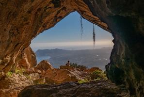 Cueva en la Sierra de Bernia