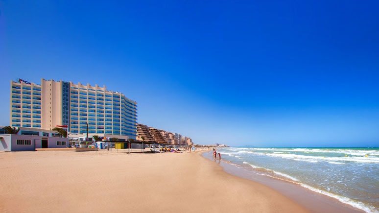 Hotel Servigroup Koral Beach, en primer línea de playa Morro del Gos Hotel de playa en Oropesa del Mar