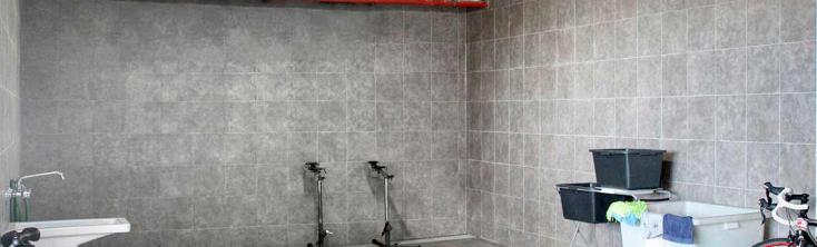 lavado de bicicletas en hotel marina playa de mojácar