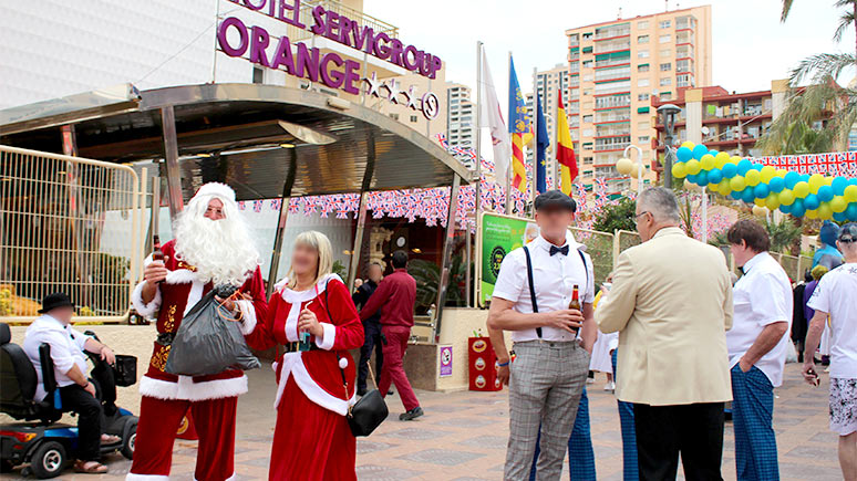 Ambiente en la calle del Hotel Orange Hotel Servigroup Orange durante Fancy Dress Party 2019