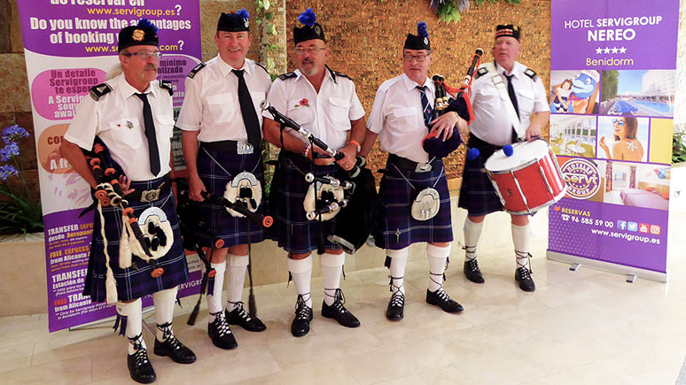 Algunos participantes de la Poppy Appeal en Benidorm
