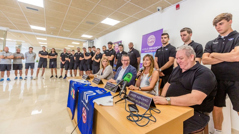 Acto de presentación del equipo en el Salón Tanit del Hotel Torre Dorada Presentación Balonmano Servigroup Benidorm temporada 2019