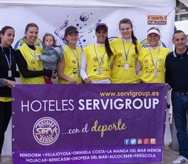 Recogida de premios 1er Open Servigroup Beach Volley
