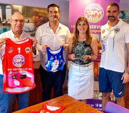 Club de Vóley Playa Poniente Benidorm en las oficinas centrales de Hoteles Servigroup